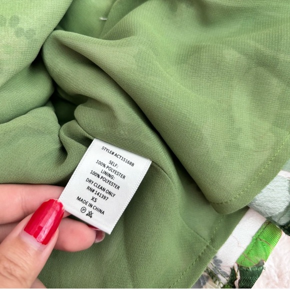 ASTR the Label Gorgeous Green & White Floral Long Sleeve Wrap Tie Blouse Top XS - Picture 12 of 12